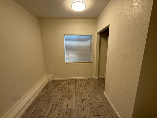 Building Photo - 2313 Manchester St