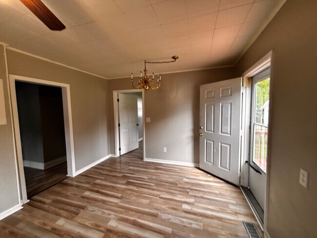 Building Photo - Ready for a family