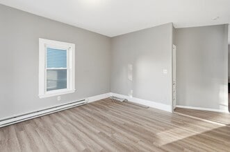 Building Photo - 47 Fox St