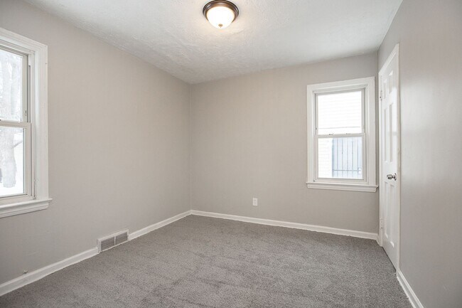 Foto del edificio - NEWLY RENOVATED! 3 BED, 1 BATH BEAUTIFUL SINGLE-FAMILY HOME IN CLEVELAND!