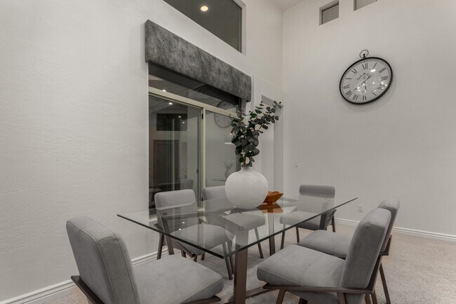 Foto del edificio - 6711 E Camelback Rd