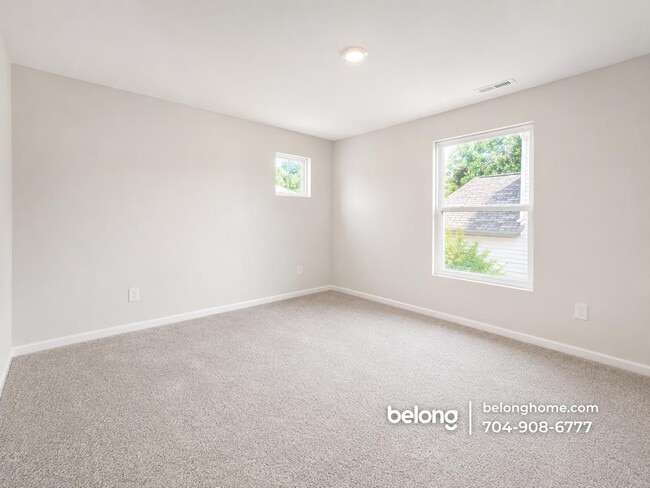 Building Photo - 7004 Maple Run Cir