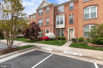 Building Photo - 2372 Woodland Pond Ln