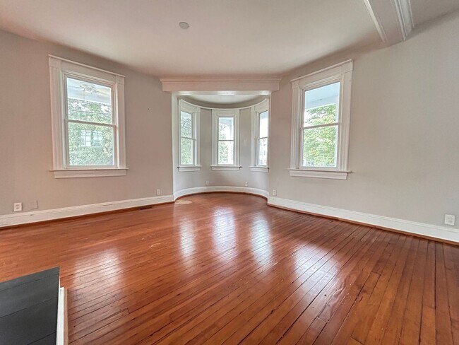 Foto del edificio - Charming 2-Bedroom Home -Close to Downtown...