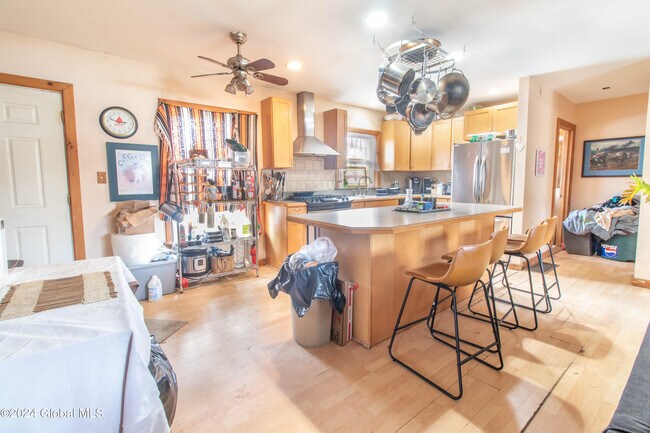 Foto del edificio - 99 1/2 Walworth St