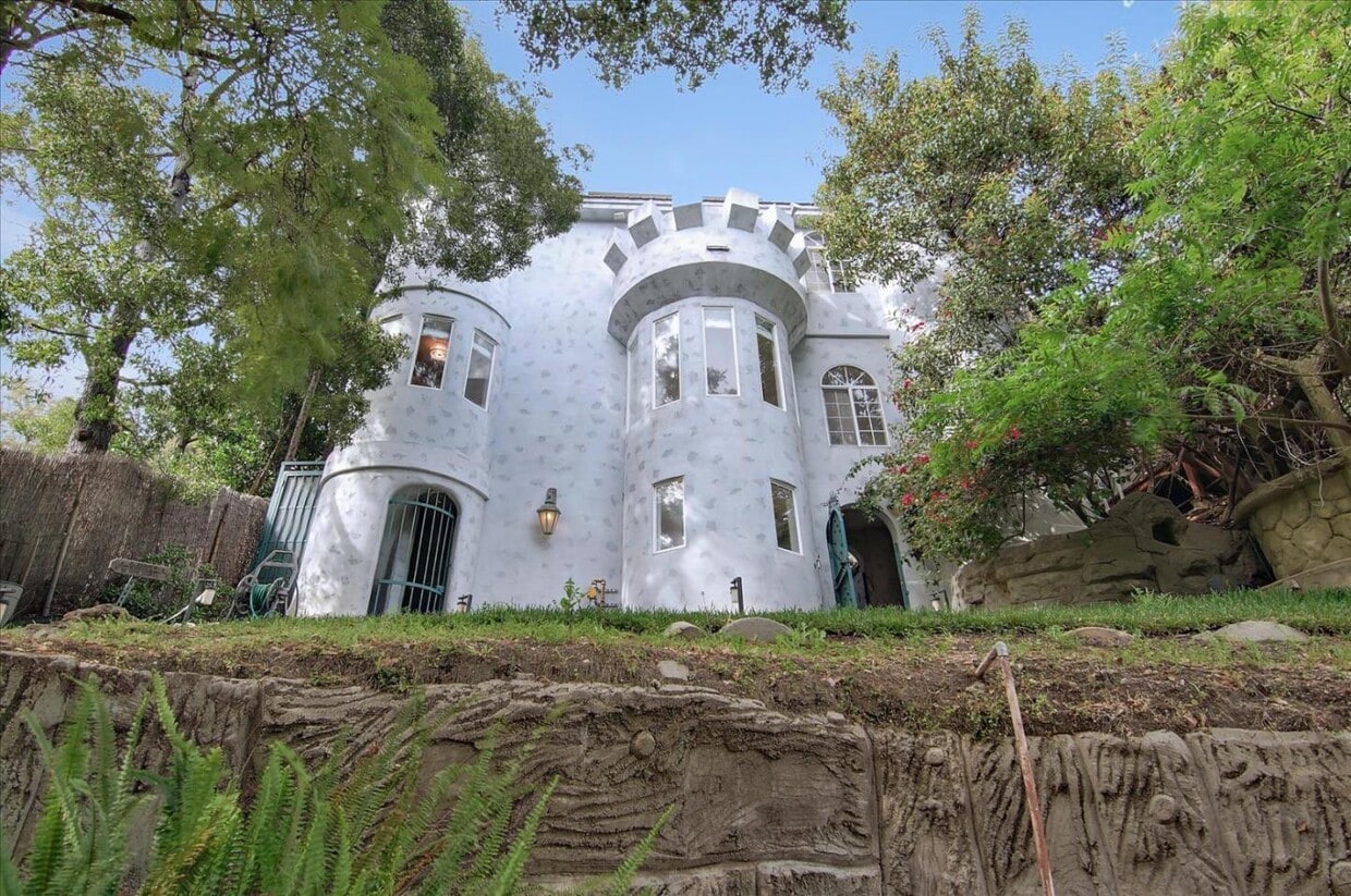 Primary Photo - 8527 Wonderland Ave