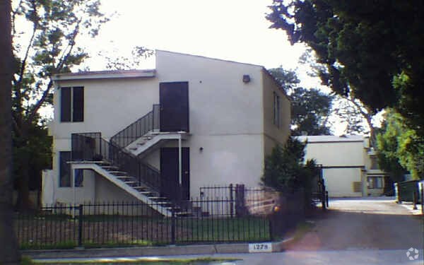 Building Photo - 1279 N Los Robles Ave