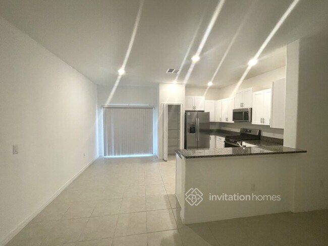 Foto del edificio - 8290 Crescent Oaks Dr