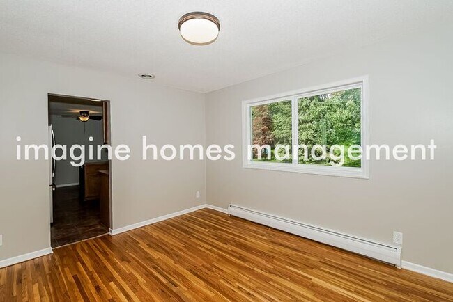 Building Photo - Fully Renovated 4 Bedroom Single Family Ho...