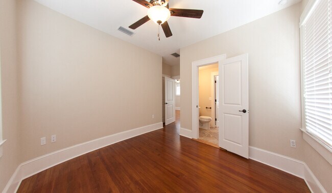 Available AUG- 4BR/2BA Steps from UF Campus - 202 NW 12th Ter