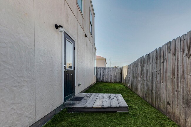 Building Photo - 8622 Torcello St