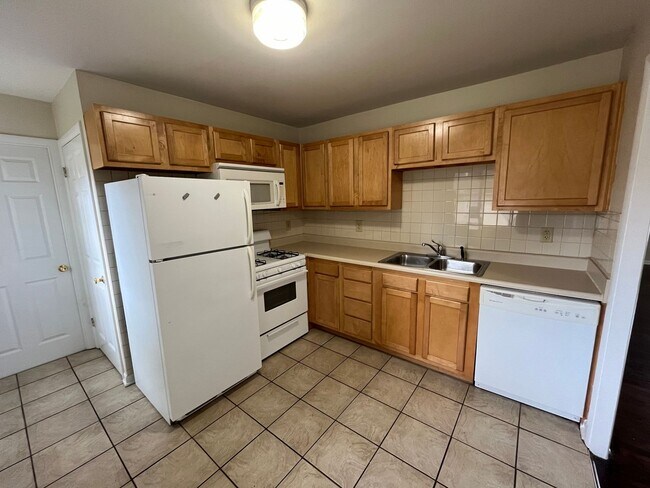 Foto del edificio - **3-BEDROOM HOME IN NORTH BEECHWOLD/SHARON...