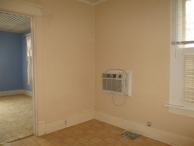 Building Photo - 2205 Summitview Ave