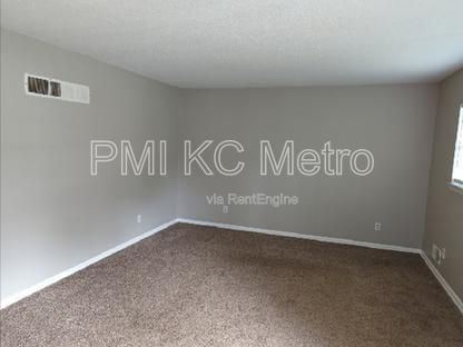 Building Photo - 1608 W 24th Terrace S