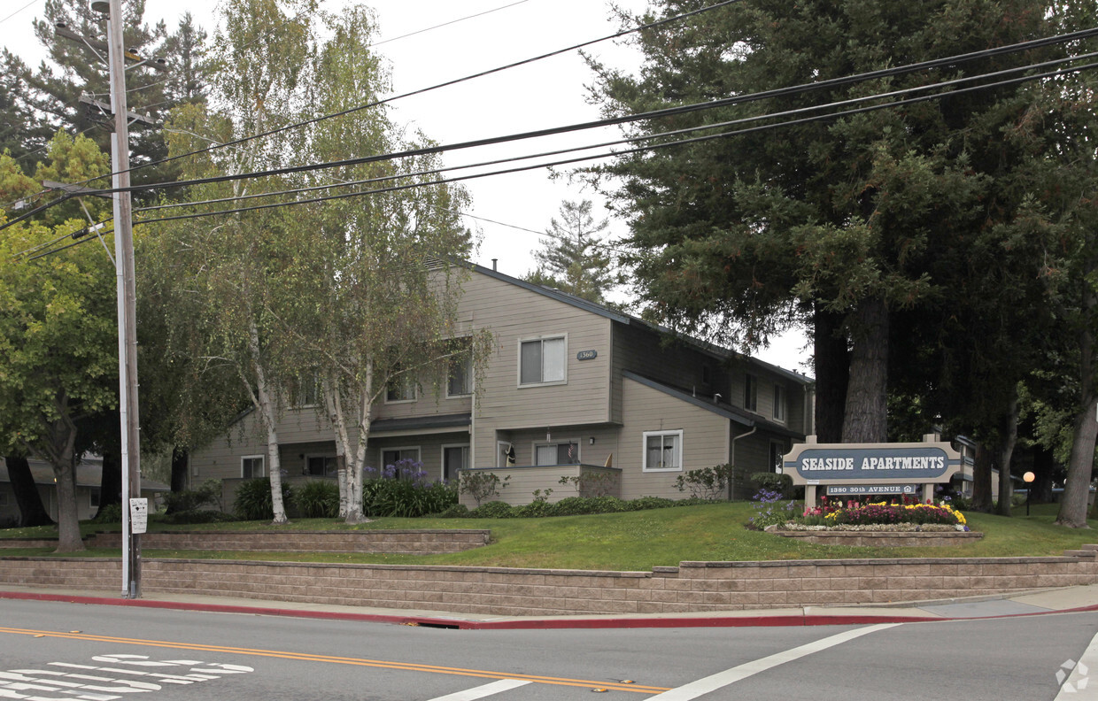 Primary Photo - Seaside Apartments