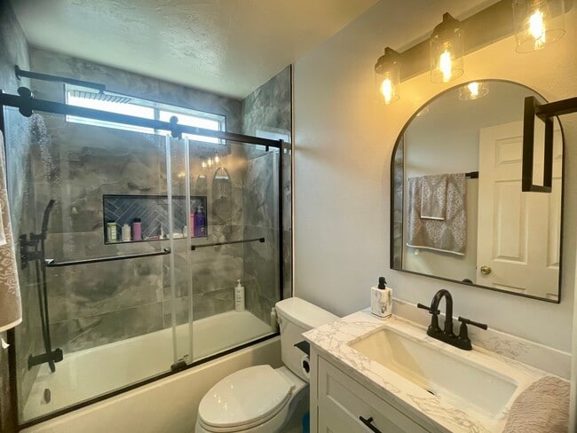 Building Photo - 27550 Hyssop Ln