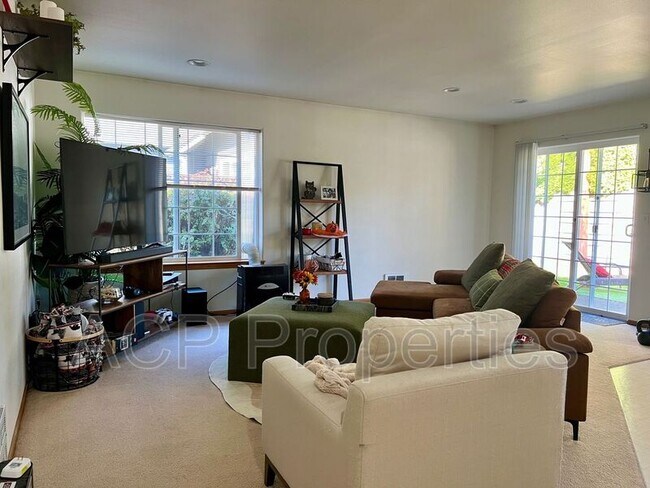 Foto del edificio - 1325 E Maplewood Ave