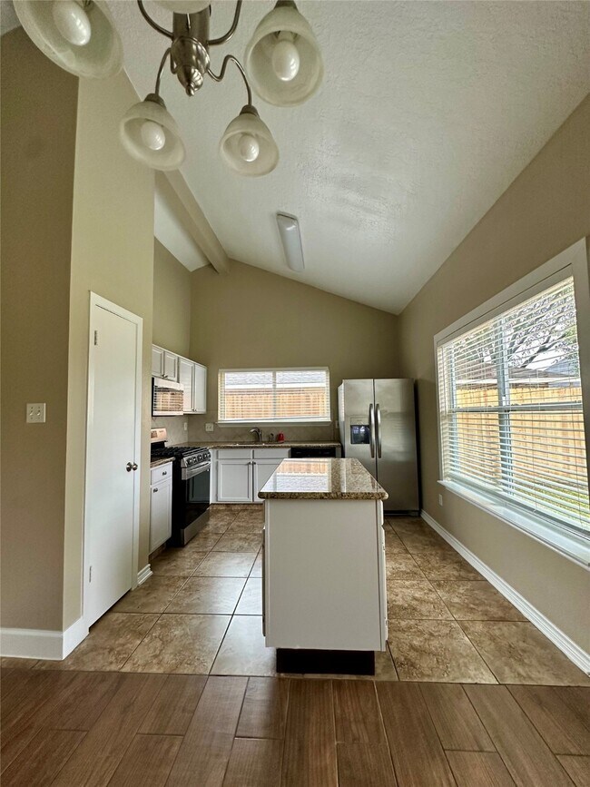 Foto del edificio - 1111 E Brompton Dr