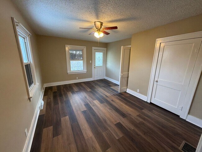 Foto del edificio - Two bedroom home on Weirton Heights