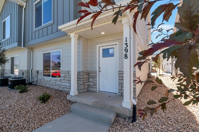 Foto del edificio - Modern 3-Bedroom, 2.5-Bathroom Townhome Near Highway 6 and I-15 - END UNIT