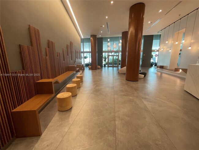 Foto del edificio - 350 S Miami Ave