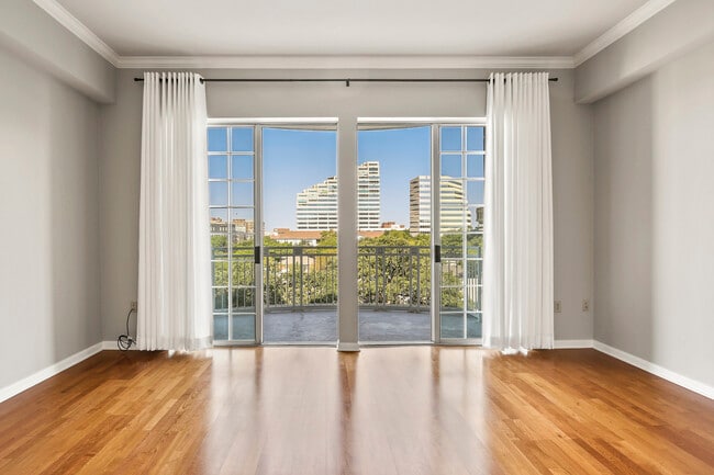 Photo - 3225 Turtle Creek Blvd Apartment