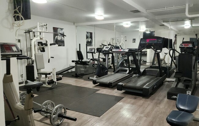 Gimnasio - Canyon Crest Apartments