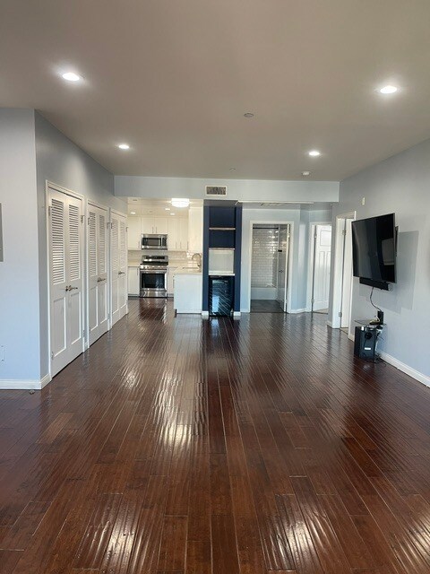 Building Photo - 1029 S Hobart Blvd