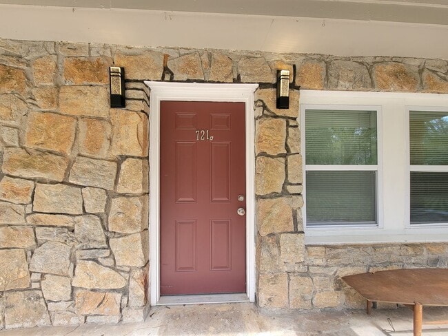 Photo - Updated Soaking Tub. Stainless Steel Appliances. W/D Inc House
