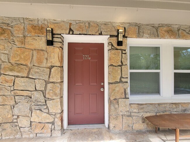 Building Photo - Updated Soaking Tub. Stainless Steel Appliances. W/D Inc