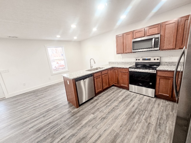 Building Photo - 122 Ivy Trce