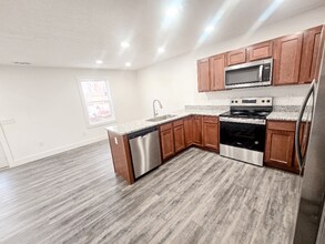 Building Photo - 122 Ivy Trce