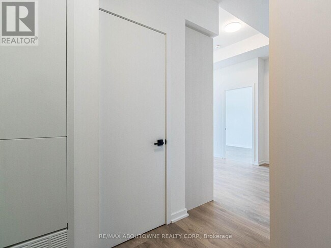 Building Photo - 10 Graphophone Grv