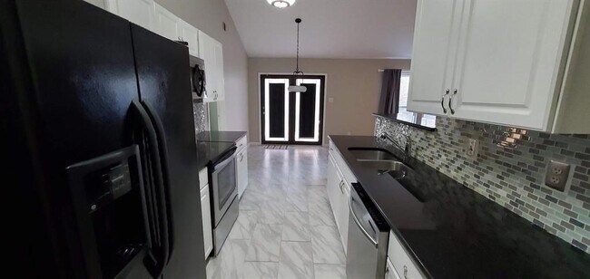 Foto del edificio - 316 Teakwood Ln
