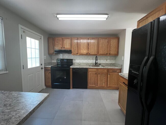 Foto del edificio - Charming 4 BR/2 BA Single-Family Home in Silver Spring!