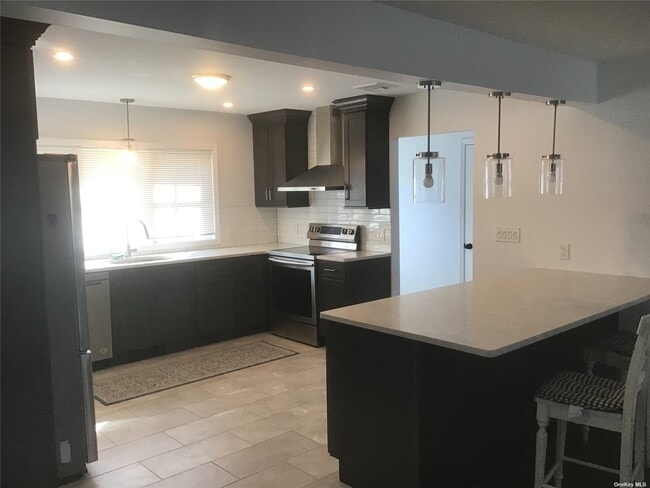 Building Photo - 185 Choir Ln