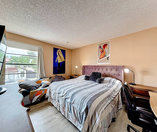 Foto del edificio - 693 NW 102 Pl