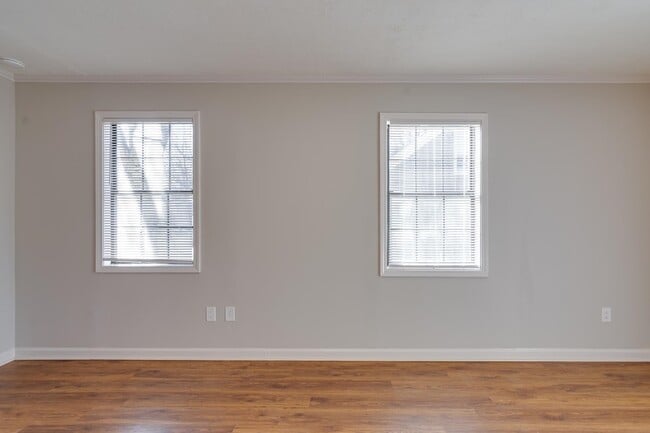 Building Photo - 950 Parkhaven Ln