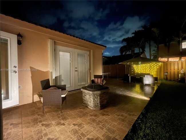 Building Photo - 855 San Remo Dr