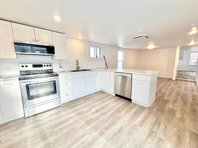 Building Photo - 287 St John St