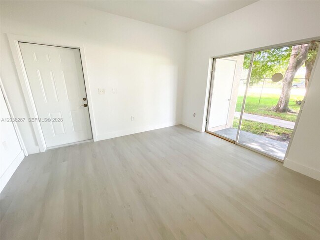 Building Photo - 2421 NW 96th Terrace