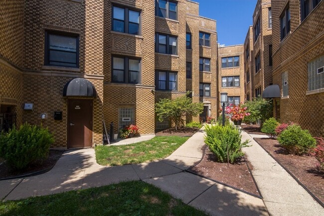 Building Photo - 3731 N Elston Ave