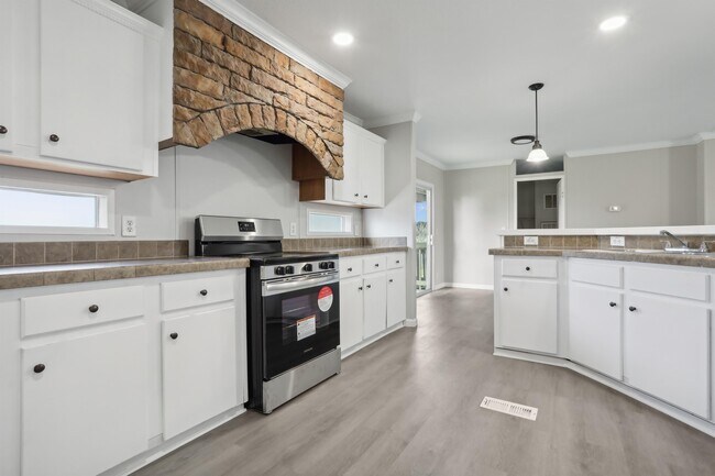 Foto del edificio - 105 Lovely Iris Ln