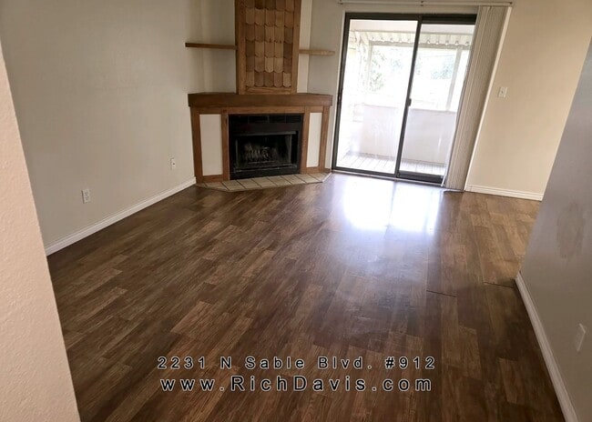 Building Photo - Large 1 bed with washer and dryer hookup
