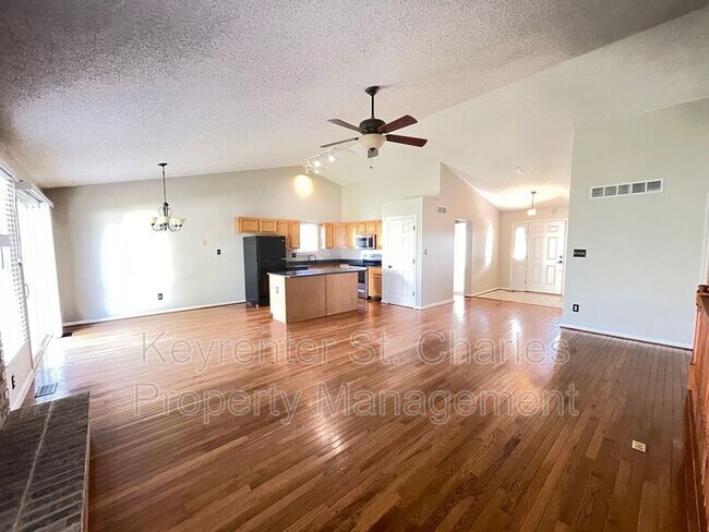 Building Photo - 5015 Joshua Dr