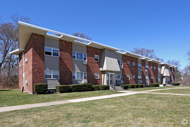 Meadows at Lake Ronkonkoma Apartments - Lake Ronkonkoma, NY ...