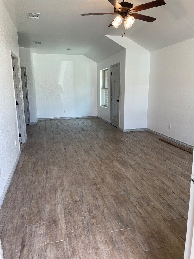 Building Photo - 2420 Duntov Dr