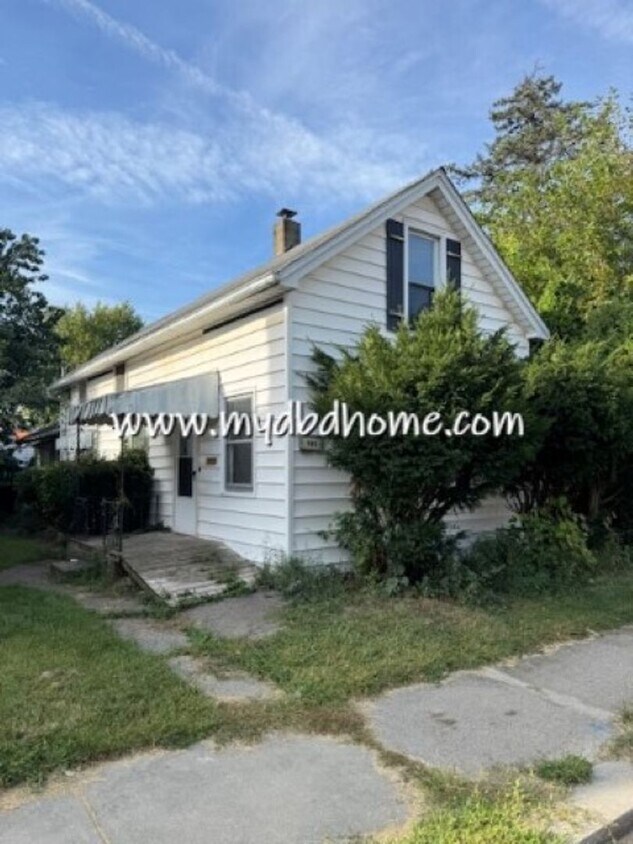 Foto principal - 523 W 4th St
