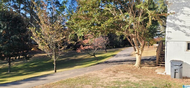 Foto del edificio - 1721 Murray Hill Rd