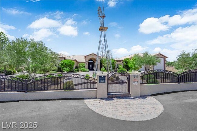 Foto del edificio - 1.2 Acres with Indoor & Outdoor RV Parking!!!!